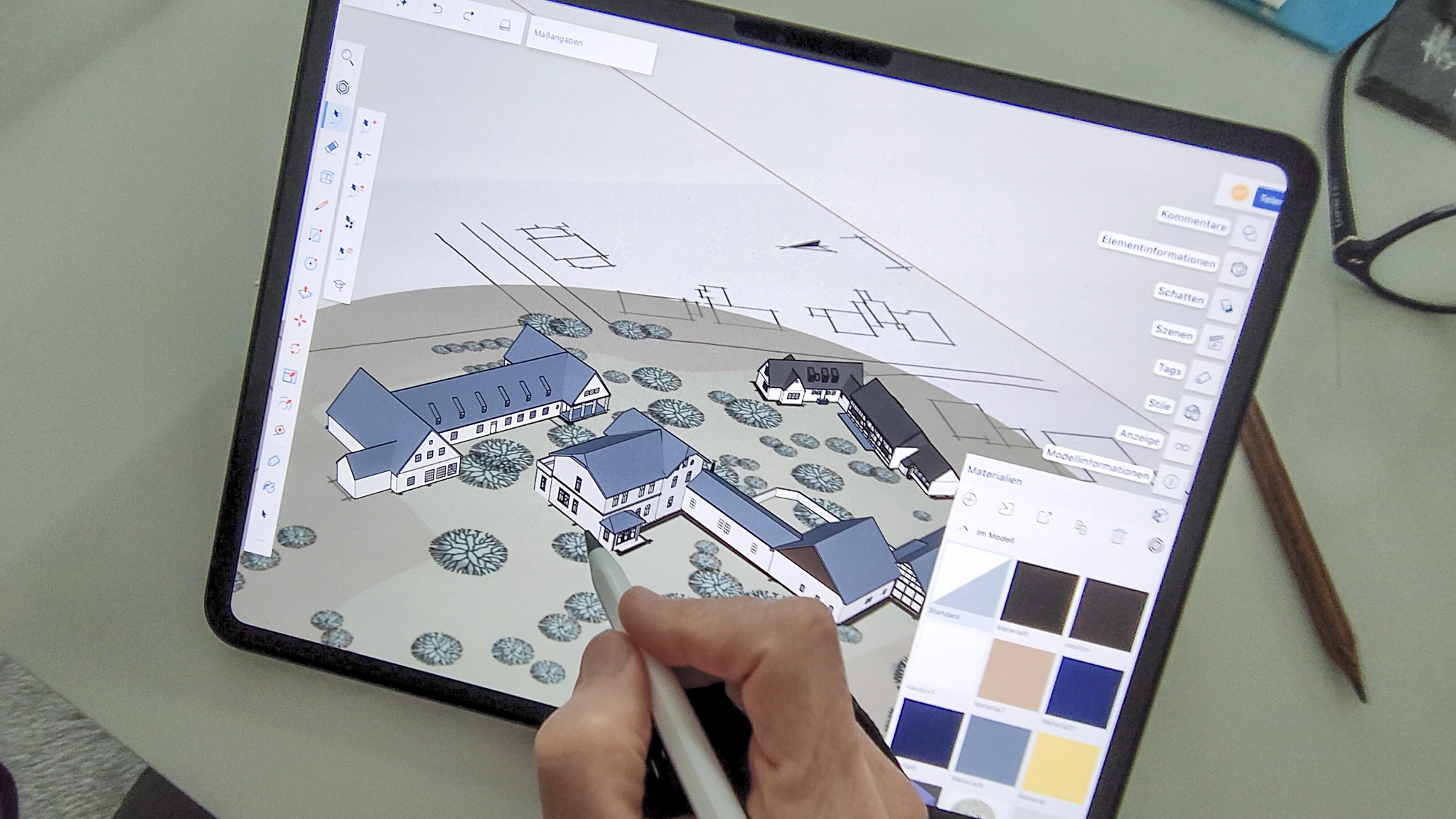 Bildschirm des iPads mit einer 3D Konstruktion der Gebäude